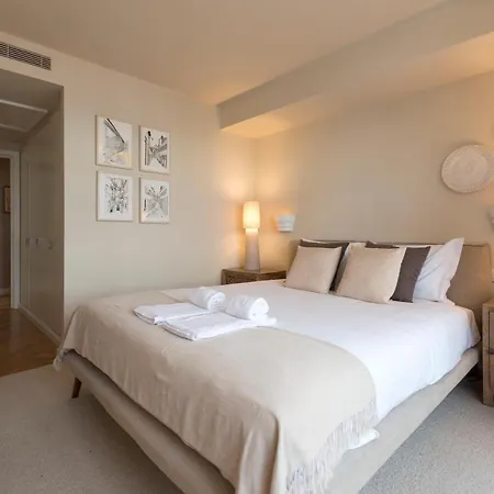 Emporium Deluxe 3br W/ Private Parking By Lovelystay Appartamento Oporto