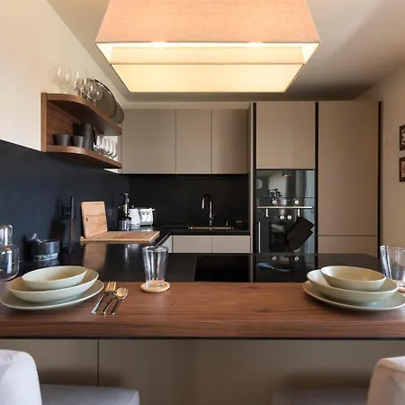 Emporium Deluxe 3br W/ Private Parking By Lovelystay Oporto