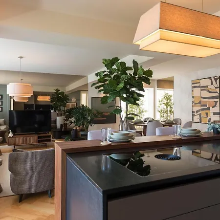 Appartamento Emporium Deluxe 3br W/ Private Parking By Lovelystay *